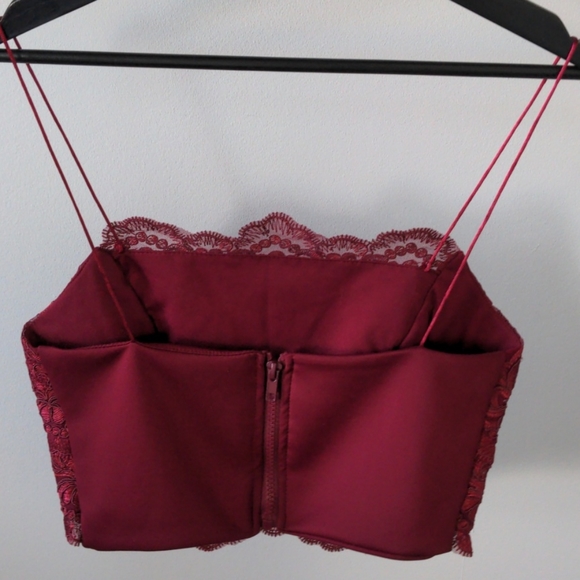 Maroon lace crop tank - Picture 2 of 4